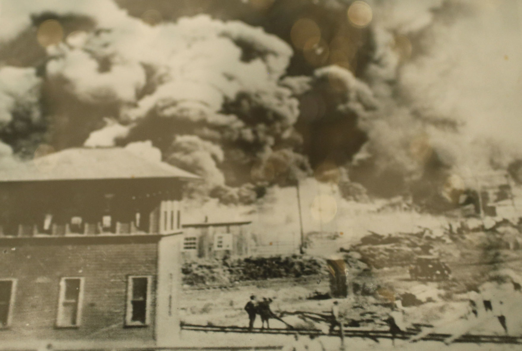 How much does the setting in Tulsa play into the story?